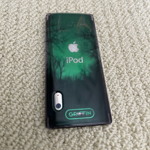 iPod Nano 5th Gen + speaker dock - Picture 2 of 6